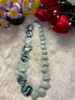 Collier  multicolore bleu claire et foncé en céramique