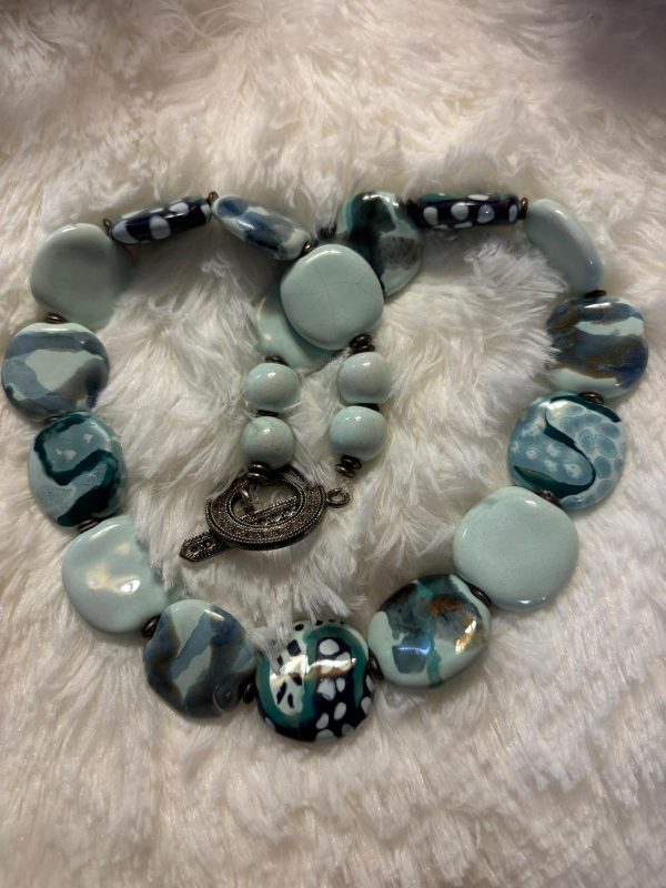 Collier multi couleurs bleu en céramique – Image 5
