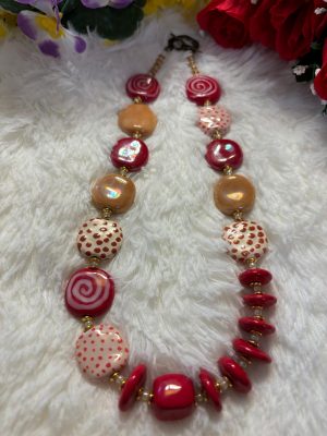 Collier multicolore rouge et marron en céramique  /45 cm