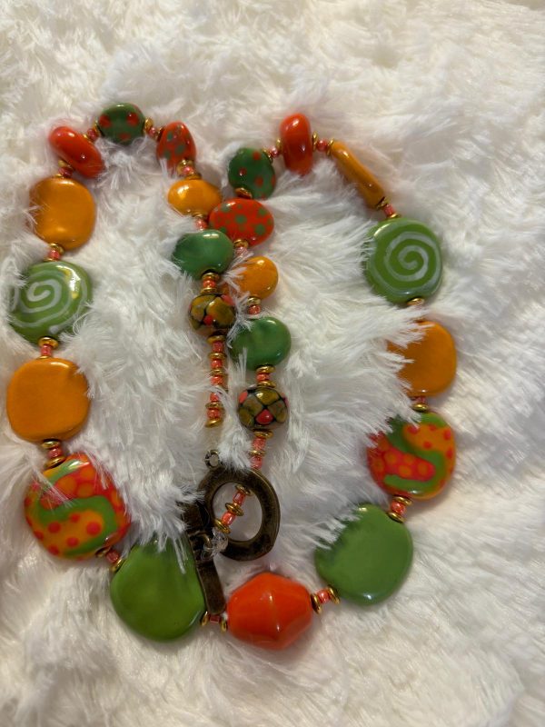 Collier multicolore vert, orange en céramique / 45 cm – Image 4