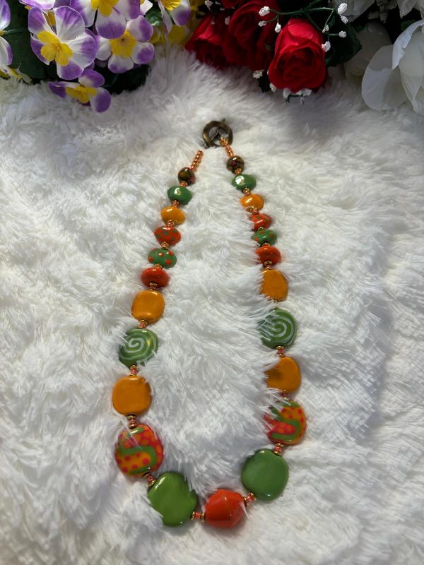 Collier multicolore vert, orange en céramique / 45 cm – Image 3