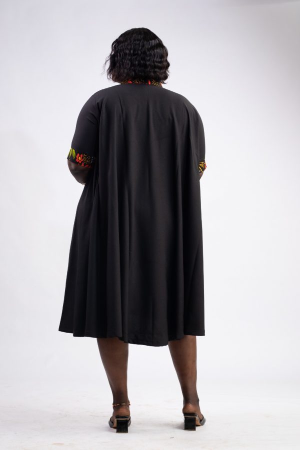 Robe évasée 3/4 en tissus noir et wax – Image 5