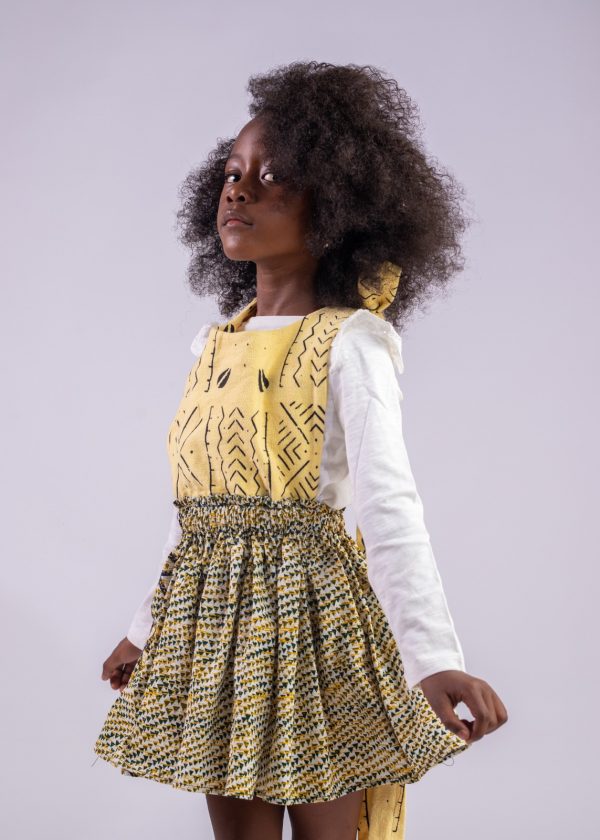 Jupe salopette jaune en wax et bogolan / taille: 6 ans – Image 3