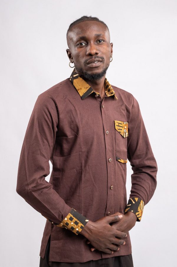 Chemise marron en tissu 100% coton avec col au motif Bogolan / taille: 38 – Image 4