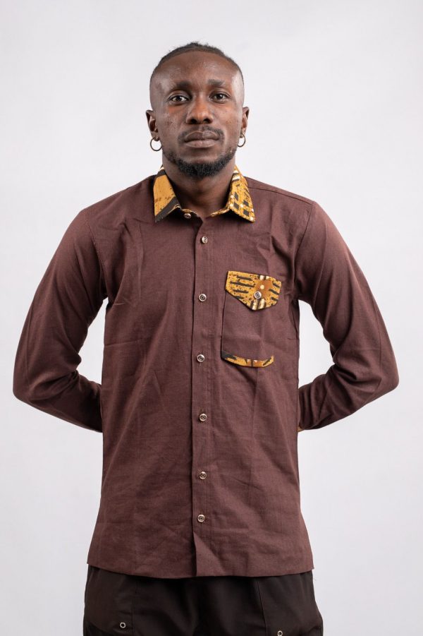 Chemise marron en tissu 100% coton avec col au motif Bogolan / taille: 38
