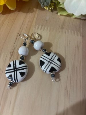 Boucles d'oreilles en céramique blanc noir