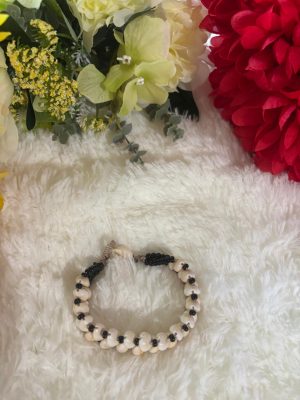 Bracelet chic et tendance en cauris (coquillage), longueur 21 cm