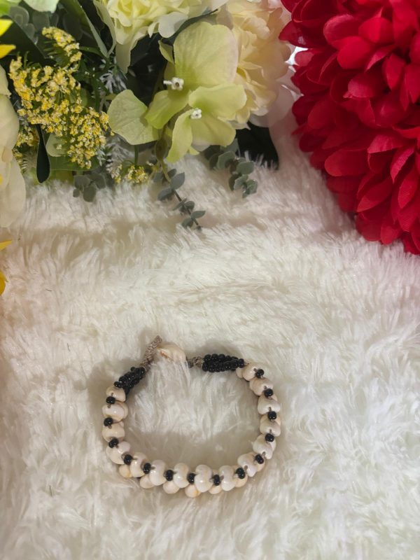 Bracelet chic et tendance en cauris (coquillage), longueur 21 cm