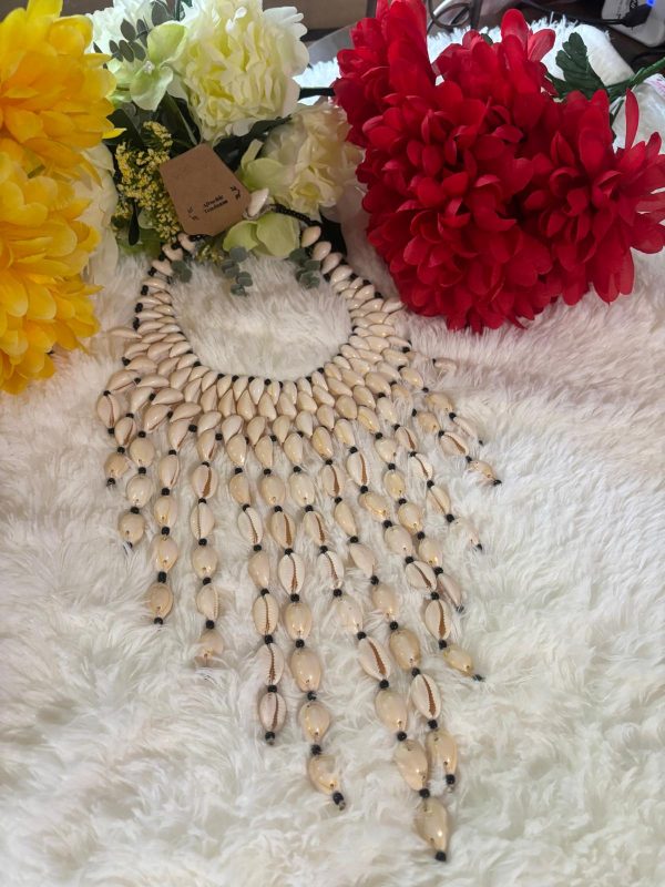 Collier royal en cauris – Image 6