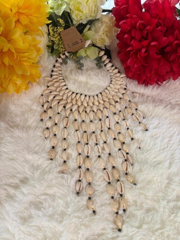 Collier royal en cauris – Image 3