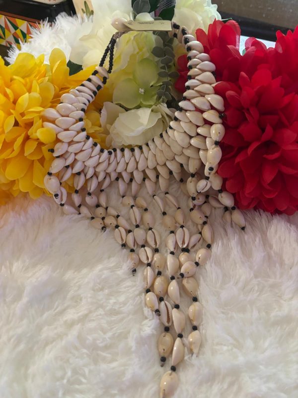 Collier royal en cauris – Image 5
