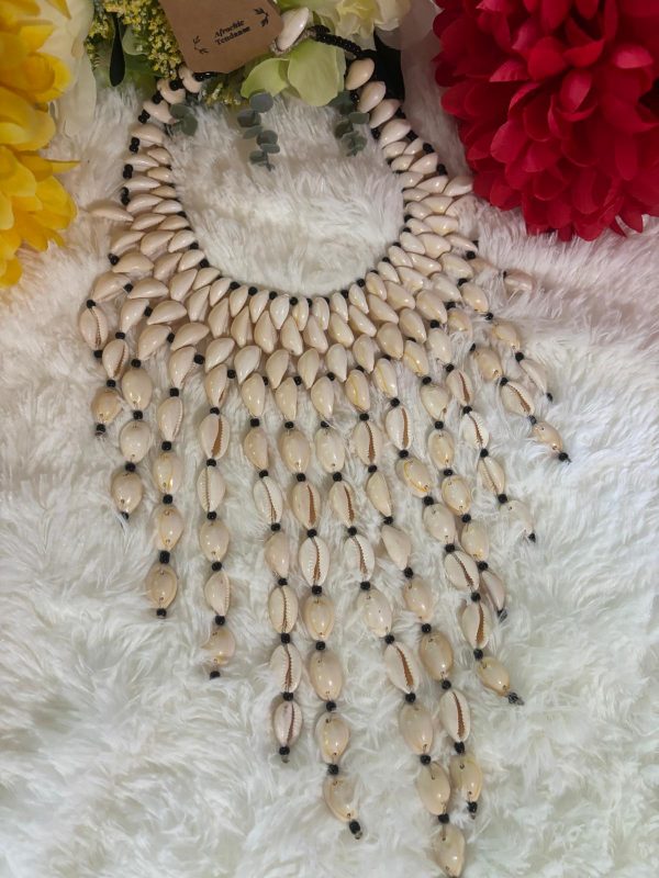 Collier royal en cauris – Image 4