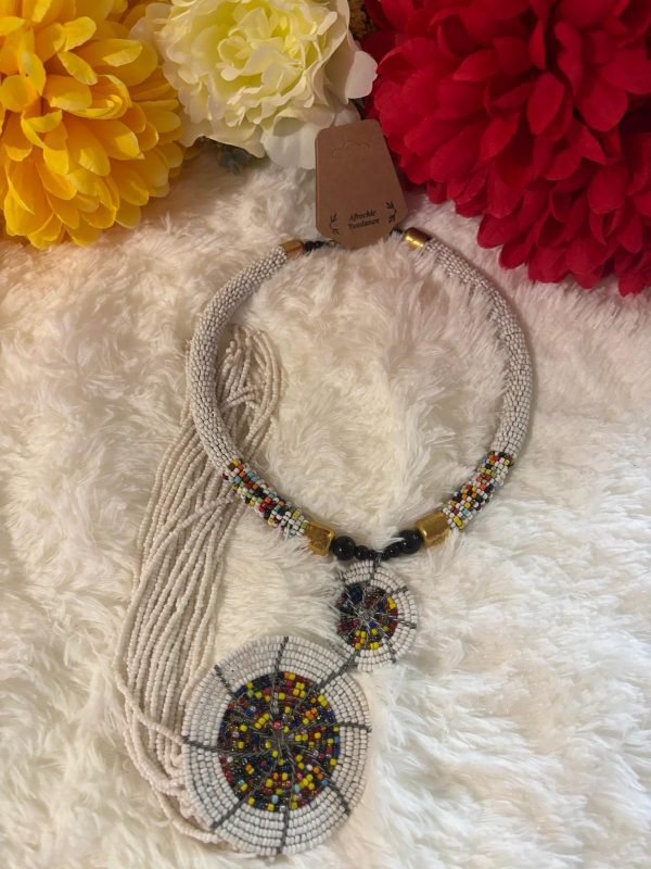 Collier princesse en perles de verre blanc longueur 52cm – Image 4