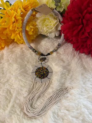Collier princesse en perles de verre blanc longueur 52cm