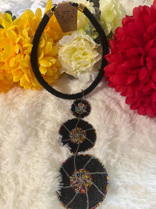 Collier chic et Tendance en perles de verre Noir – Image 4