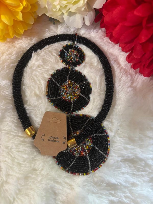 Collier chic et Tendance en perles de verre Noir – Image 3