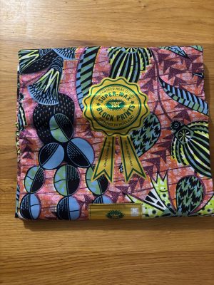 Grand Super Wax Hollandais fleuri multi couleur rose, bleu et noir 100%. Longueur 5.486m (6 yards) / Largeur 1.17