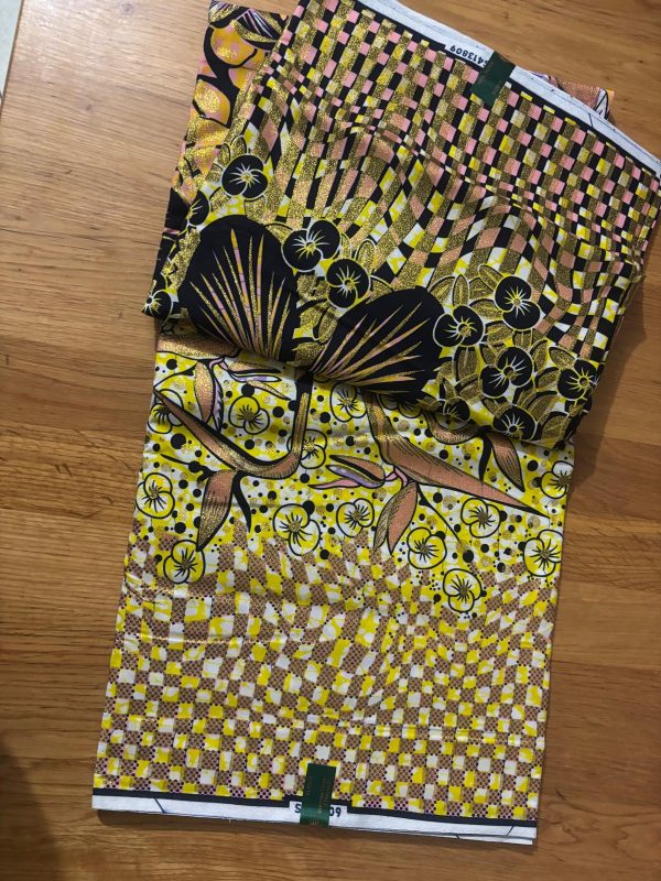 Grand super wax Hollandais jaune orné paillettes cuivrées100% coton. Longueur : 5.48m (6 yards) / largeur 1.17m – Image 3